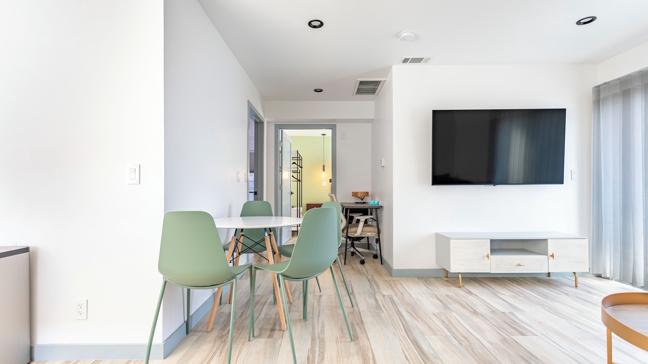 Photo of Livingroom in Wilshire