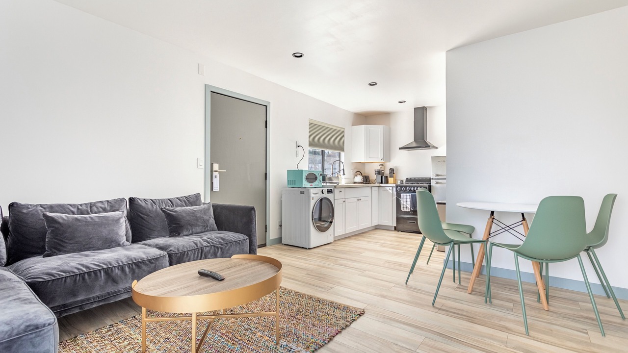 Photo of Livingroom in Wilshire