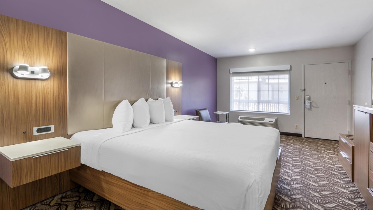 Photo of Bedroom in Inglewood