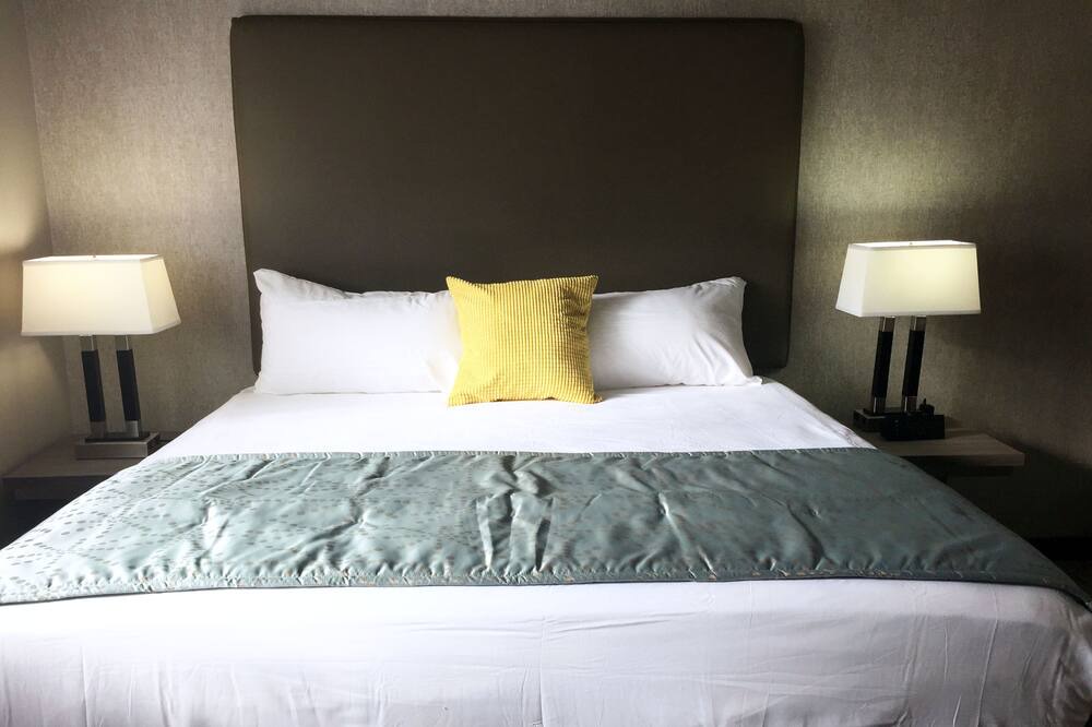 Photo of Bedroom in Arden-Arcade