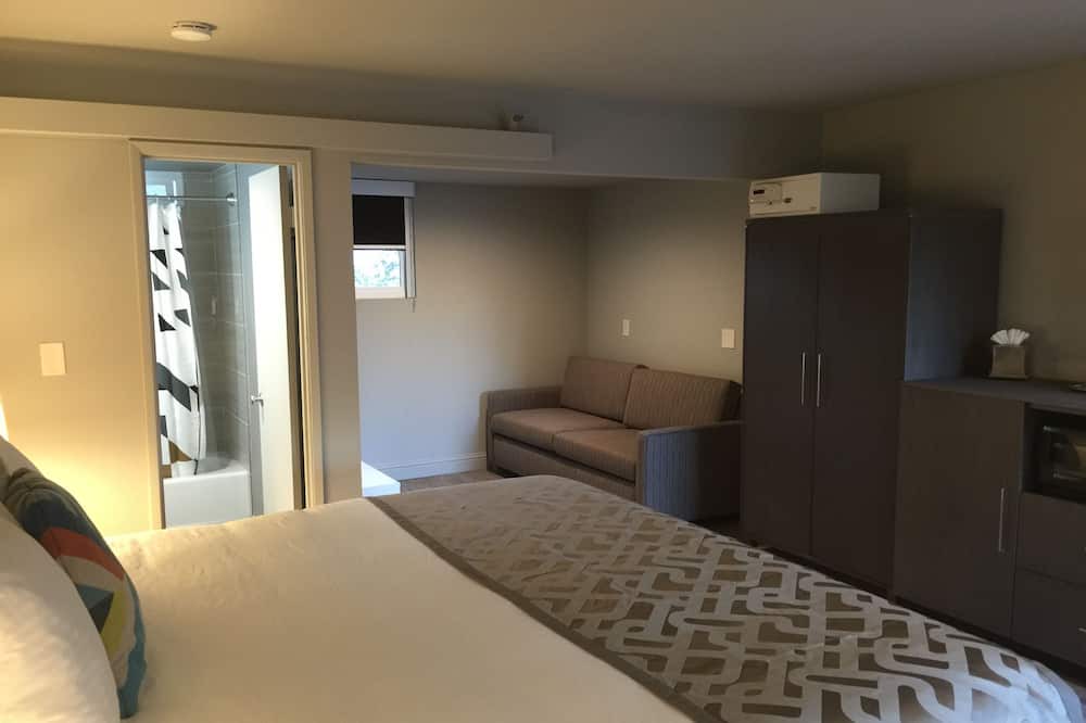 Photo of Bedroom in Arden-Arcade