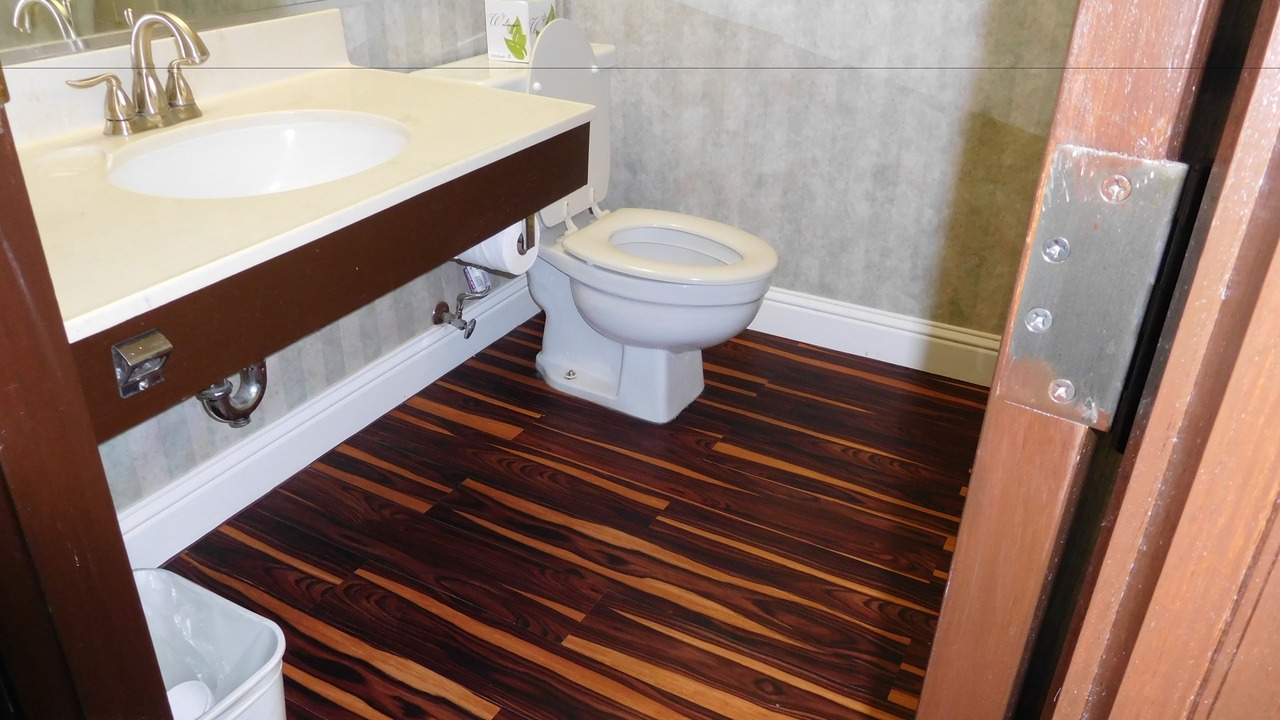 Photo of Bathroom in Raisin