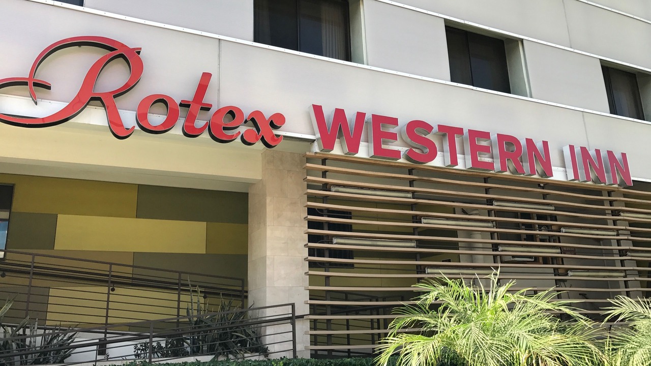 Photo of Outdoor in Wilshire