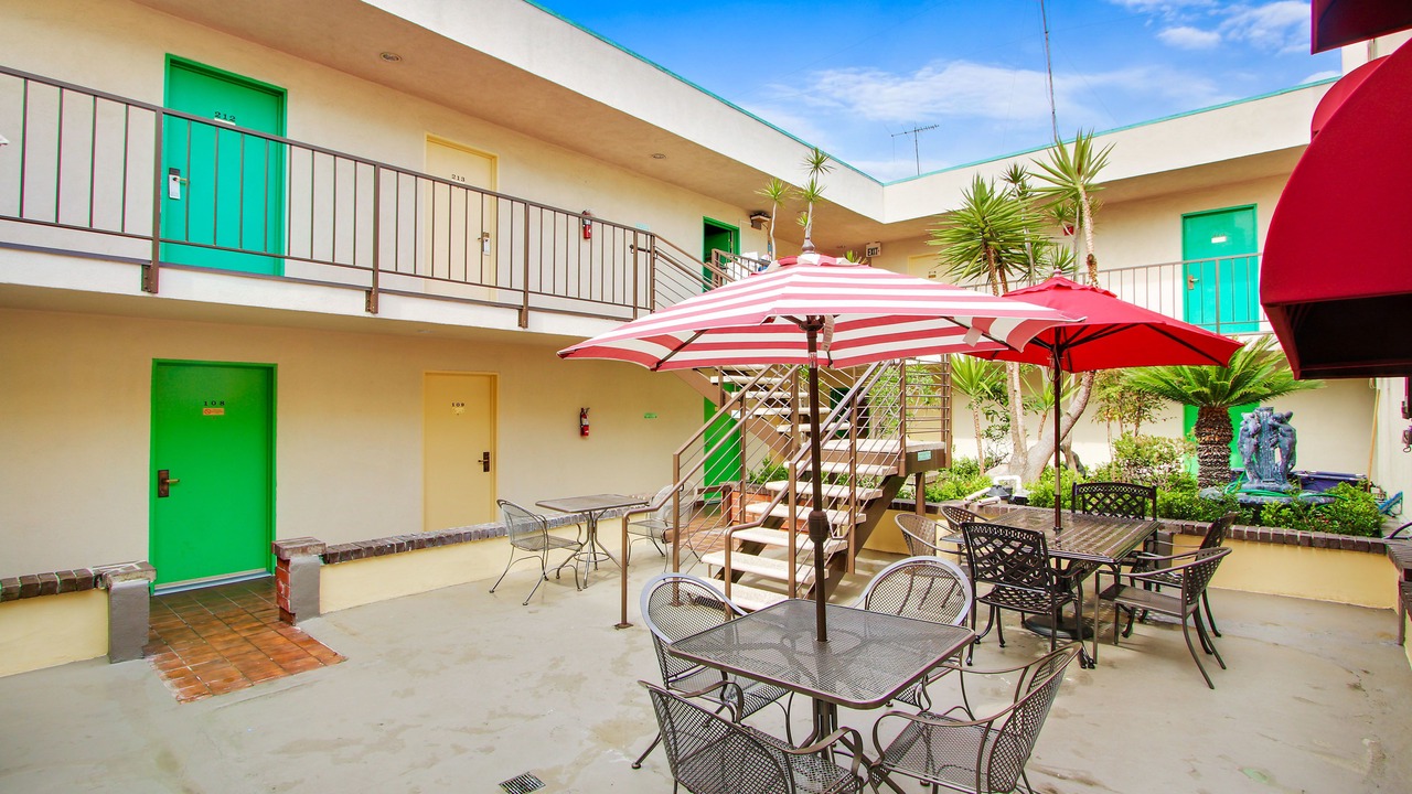 Photo of Outdoor in Wilshire