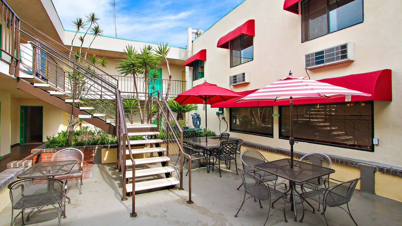 Photo of Outdoor in Wilshire