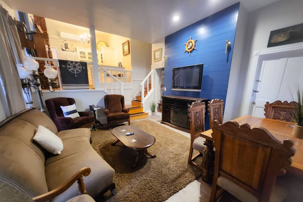 Photo of Livingroom in Point Arena