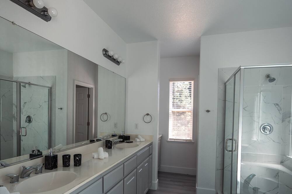 Photo of Bathroom in Riverbank