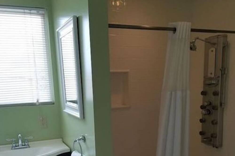 Photo of Bathroom in Pierpont Bay
