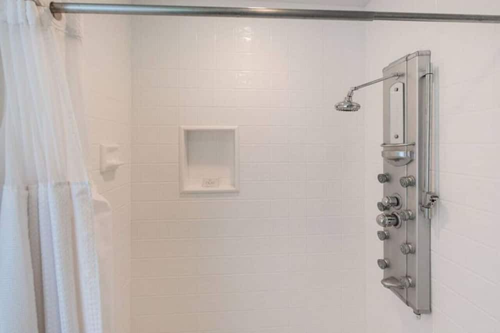 Photo of Bathroom in Pierpont Bay
