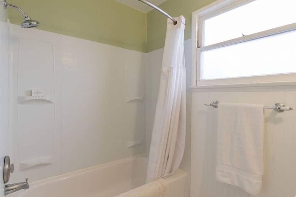 Photo of Bathroom in Pierpont Bay