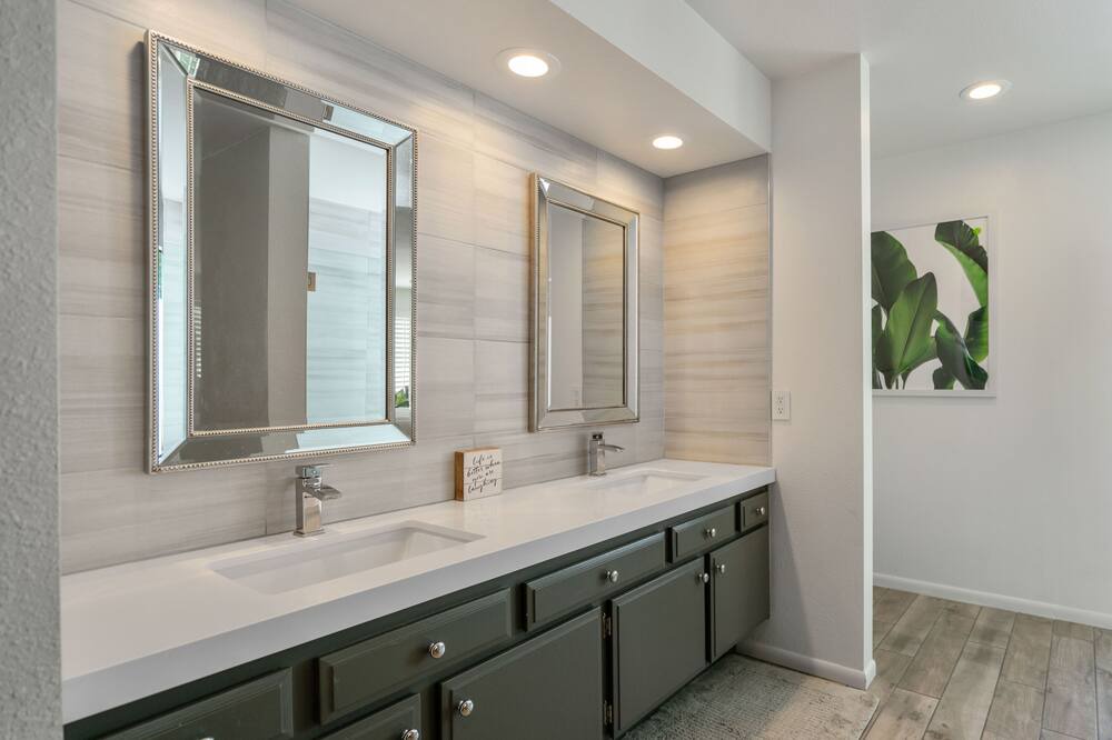 Photo of Bathroom in Araby