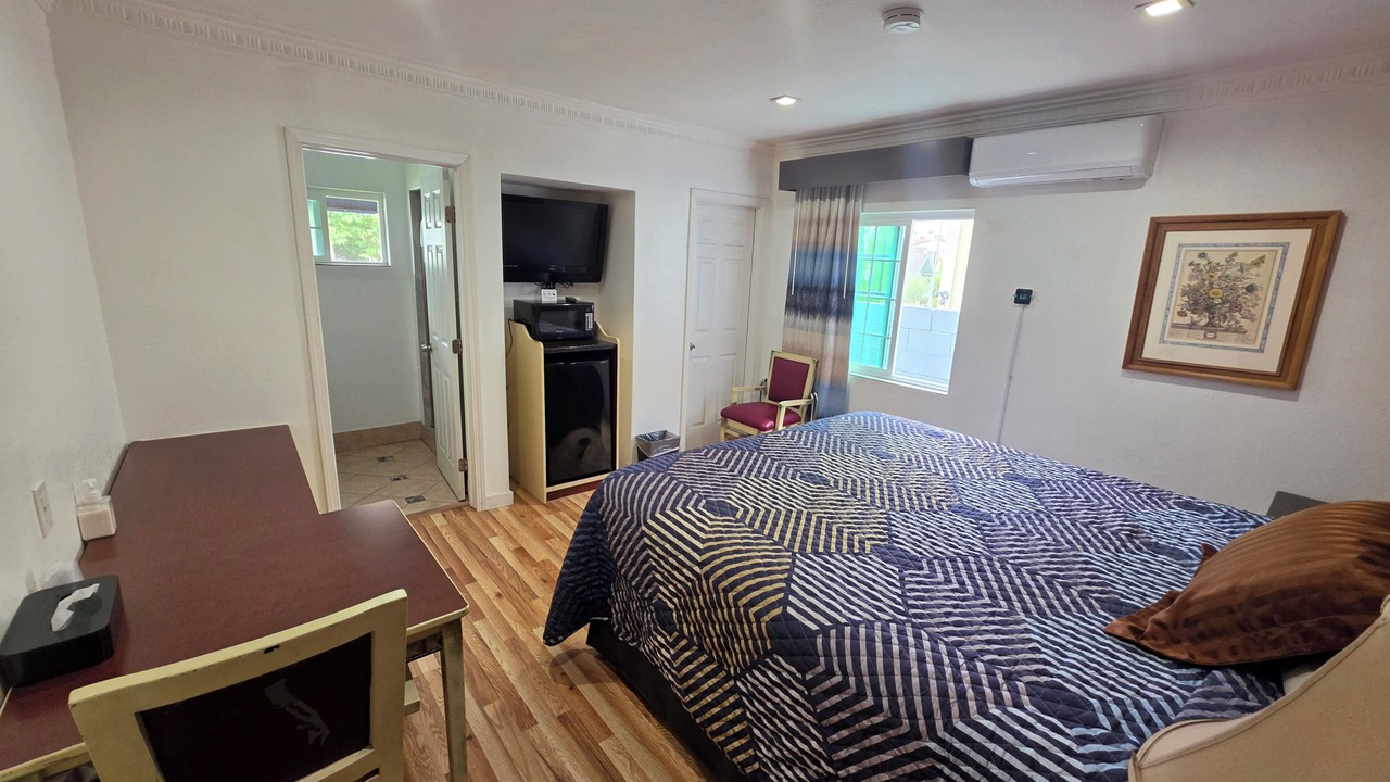 Photo of Bedroom in Mid-Wilshire