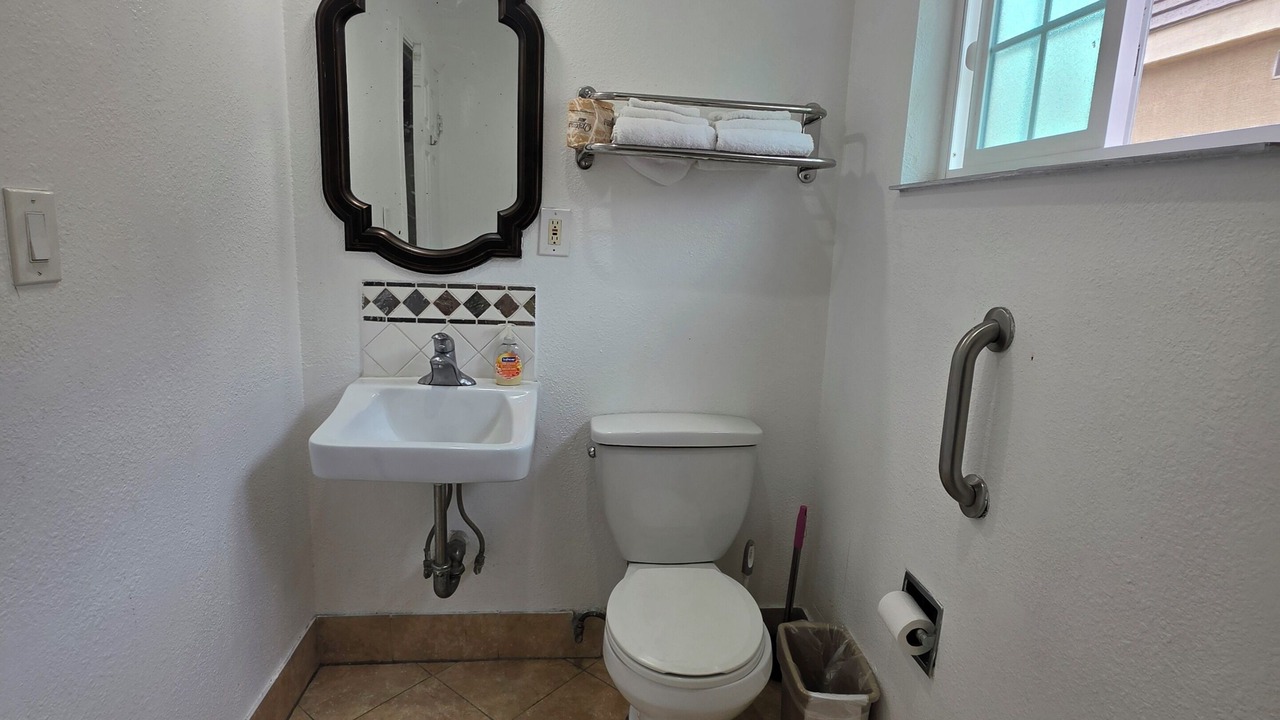 Photo of Bathroom in Mid-Wilshire