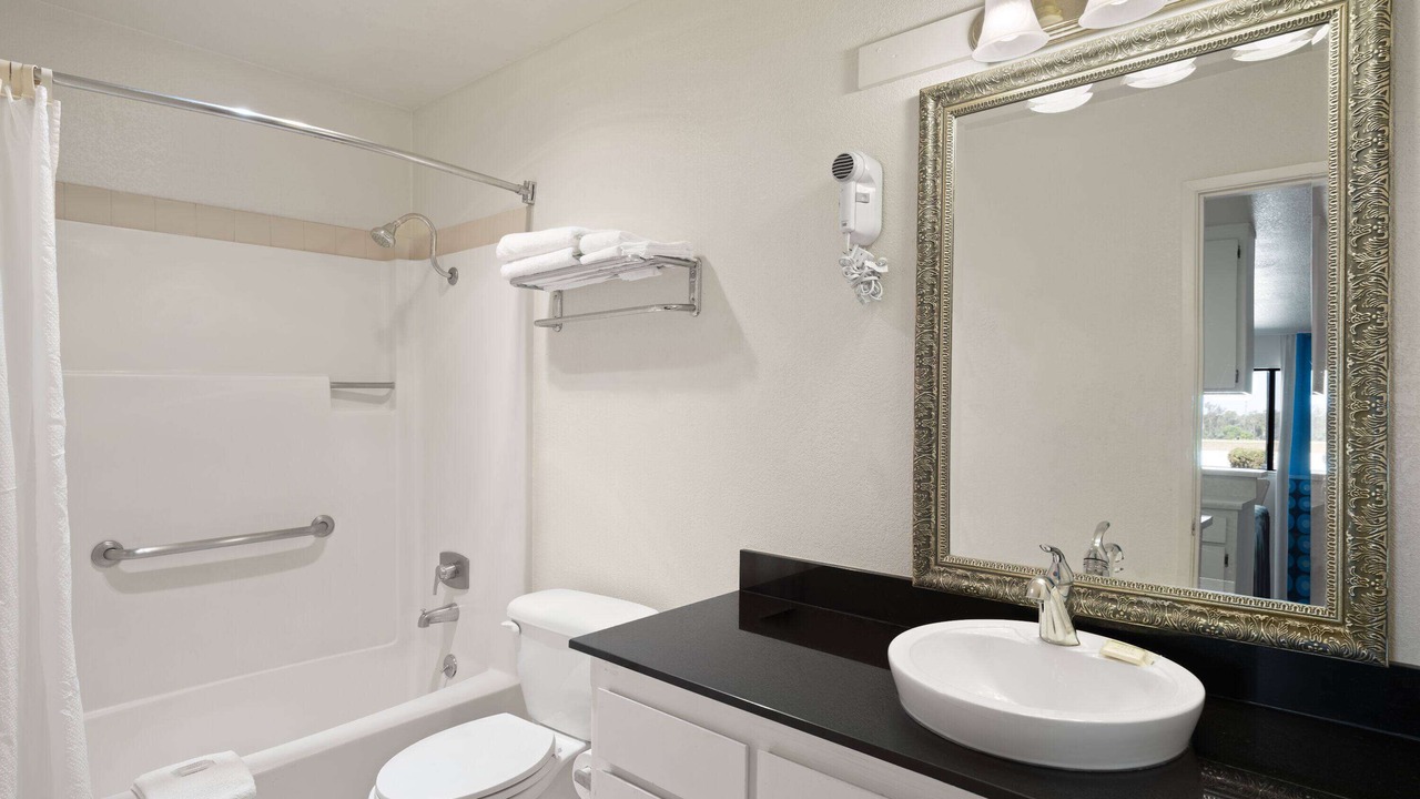 Photo of Bathroom in Dunnigan
