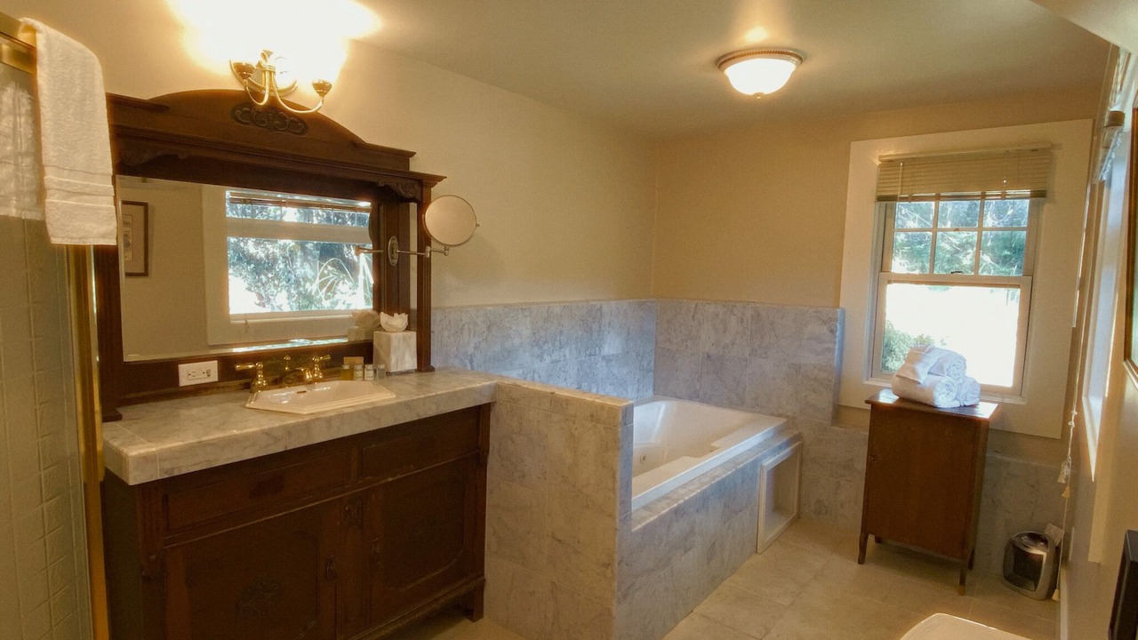 Photo of Bathroom in Jenner