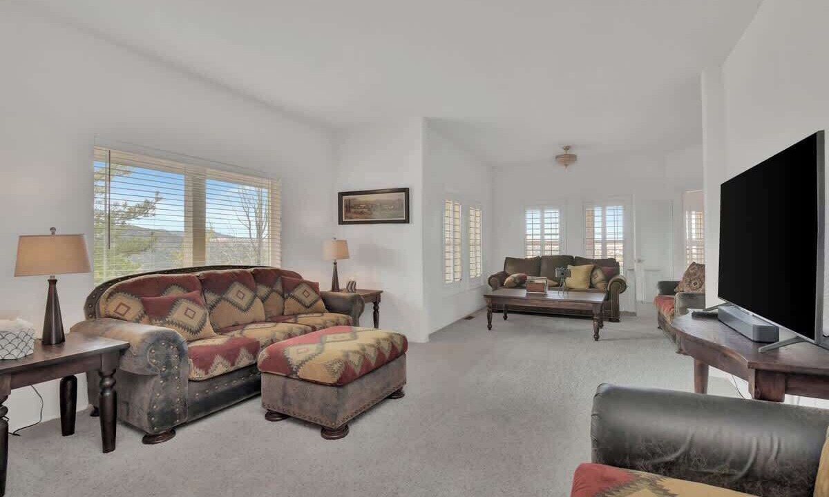 Photo of Livingroom in Lynx Mountain View Estates