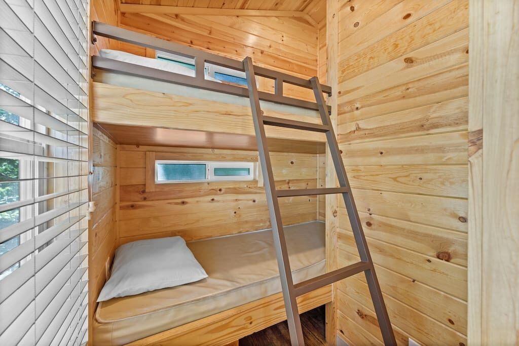 Photo of Bedroom in Kernville