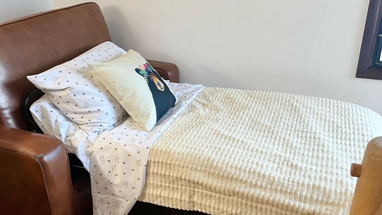 Photo of Bedroom in Oak Knoll Village