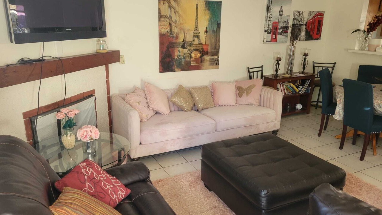 Photo of Livingroom in Lamanda Park
