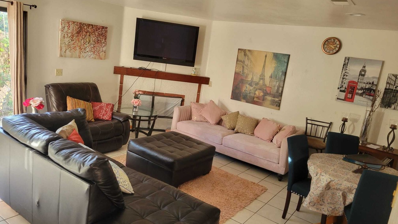 Photo of Livingroom in Lamanda Park