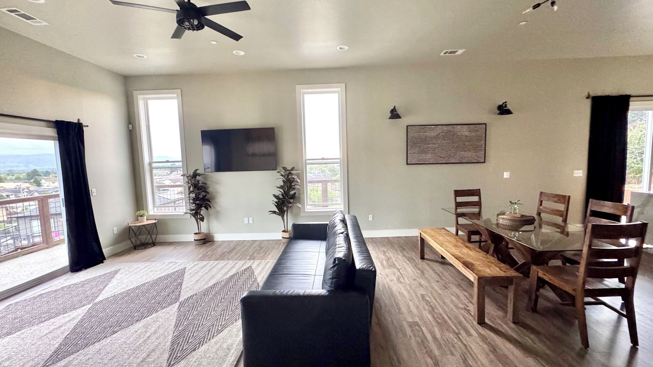 Photo of Livingroom in Rohnerville