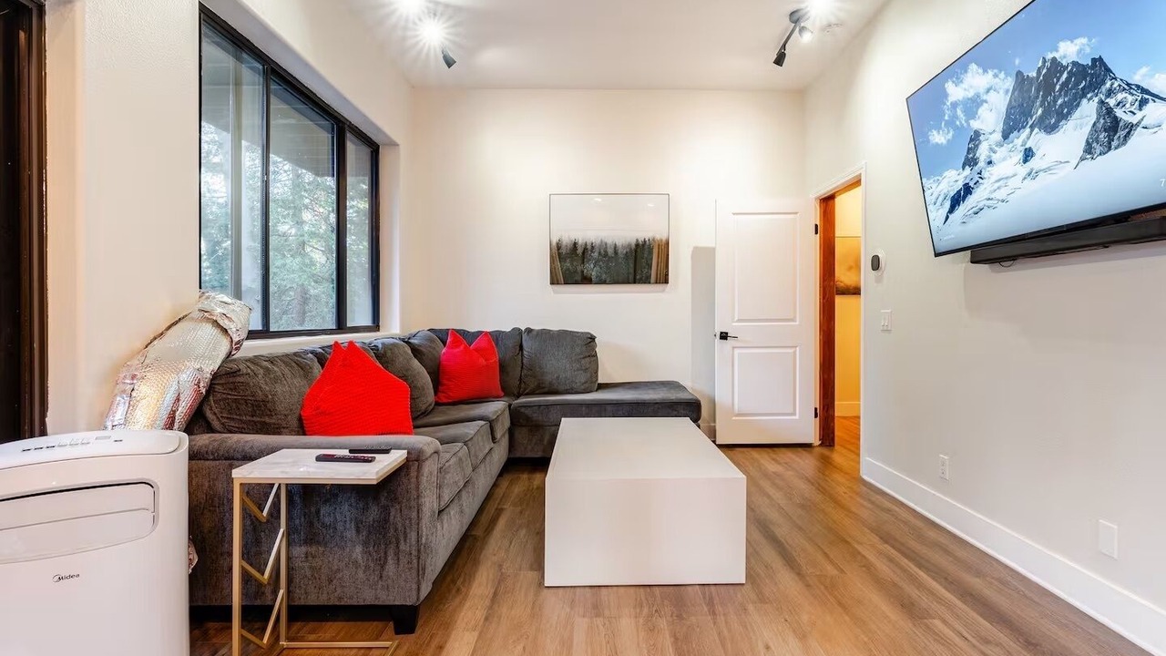 Photo of Livingroom in Crestline