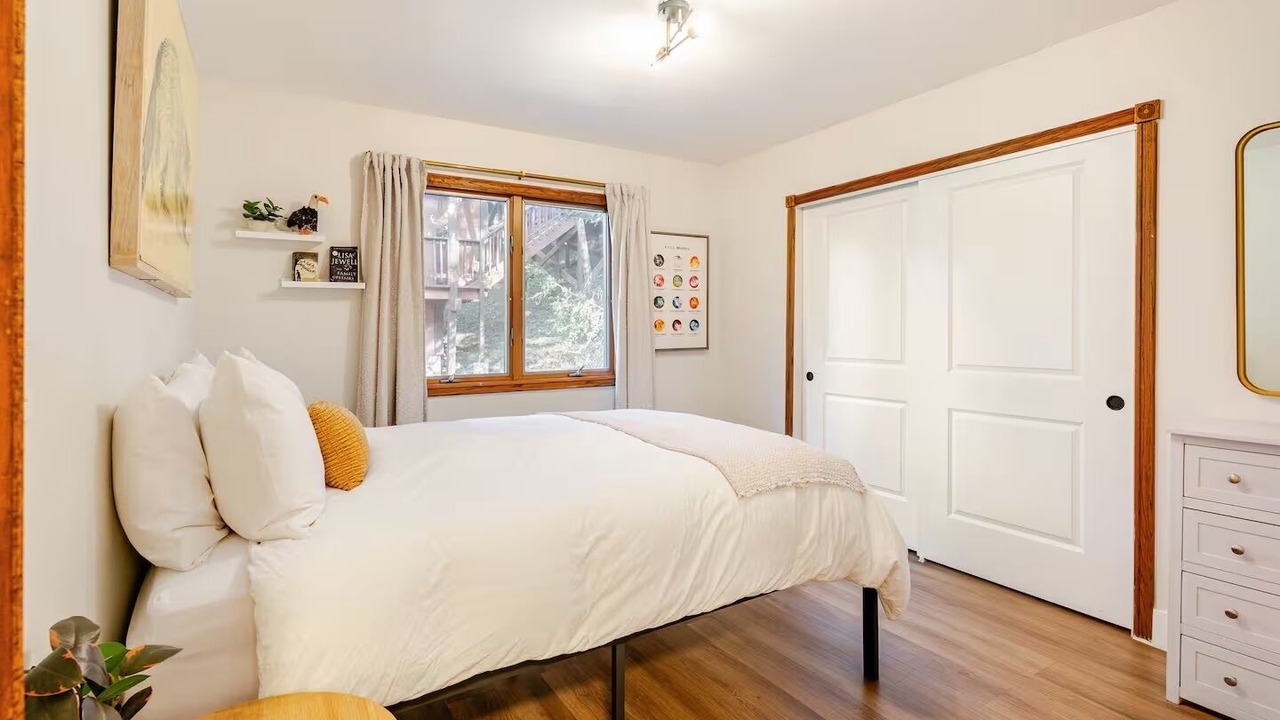 Photo of Bedroom in Crestline