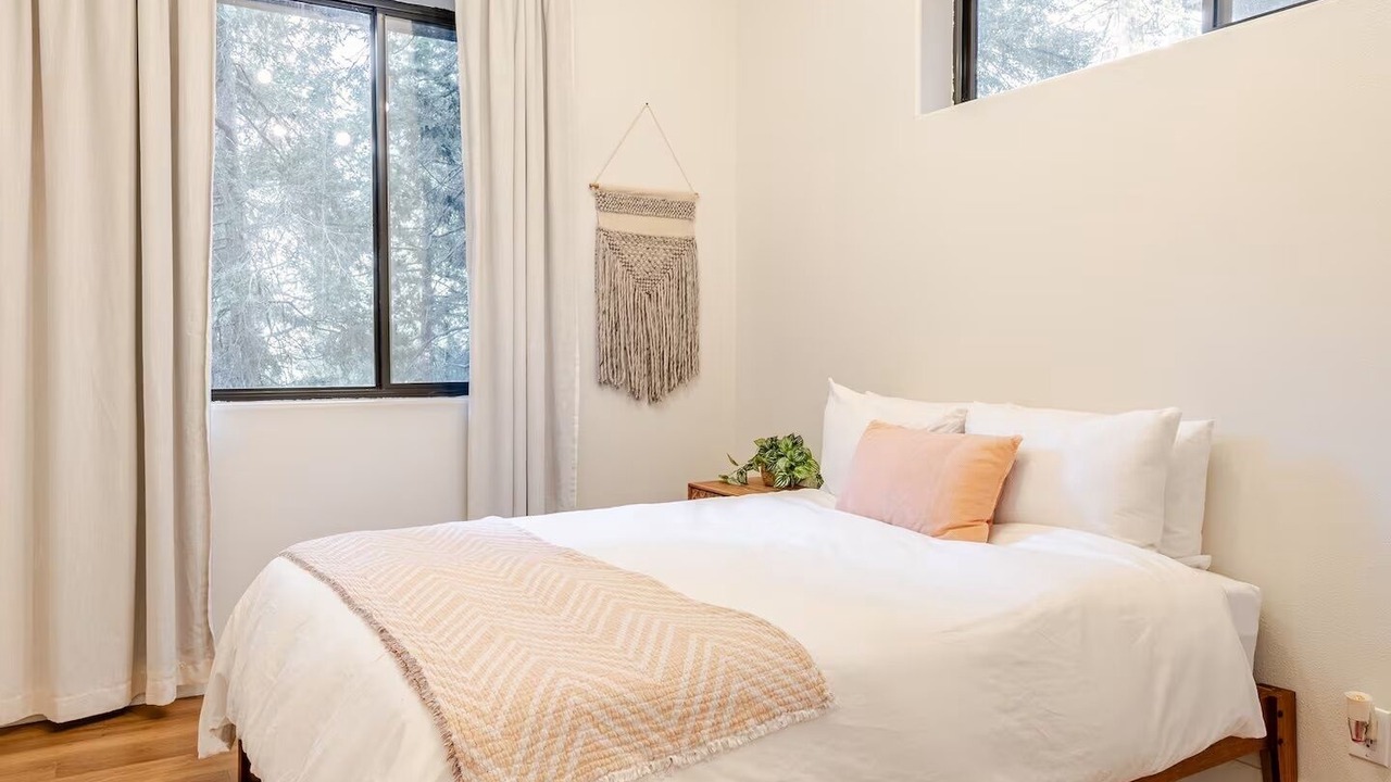 Photo of Bedroom in Crestline