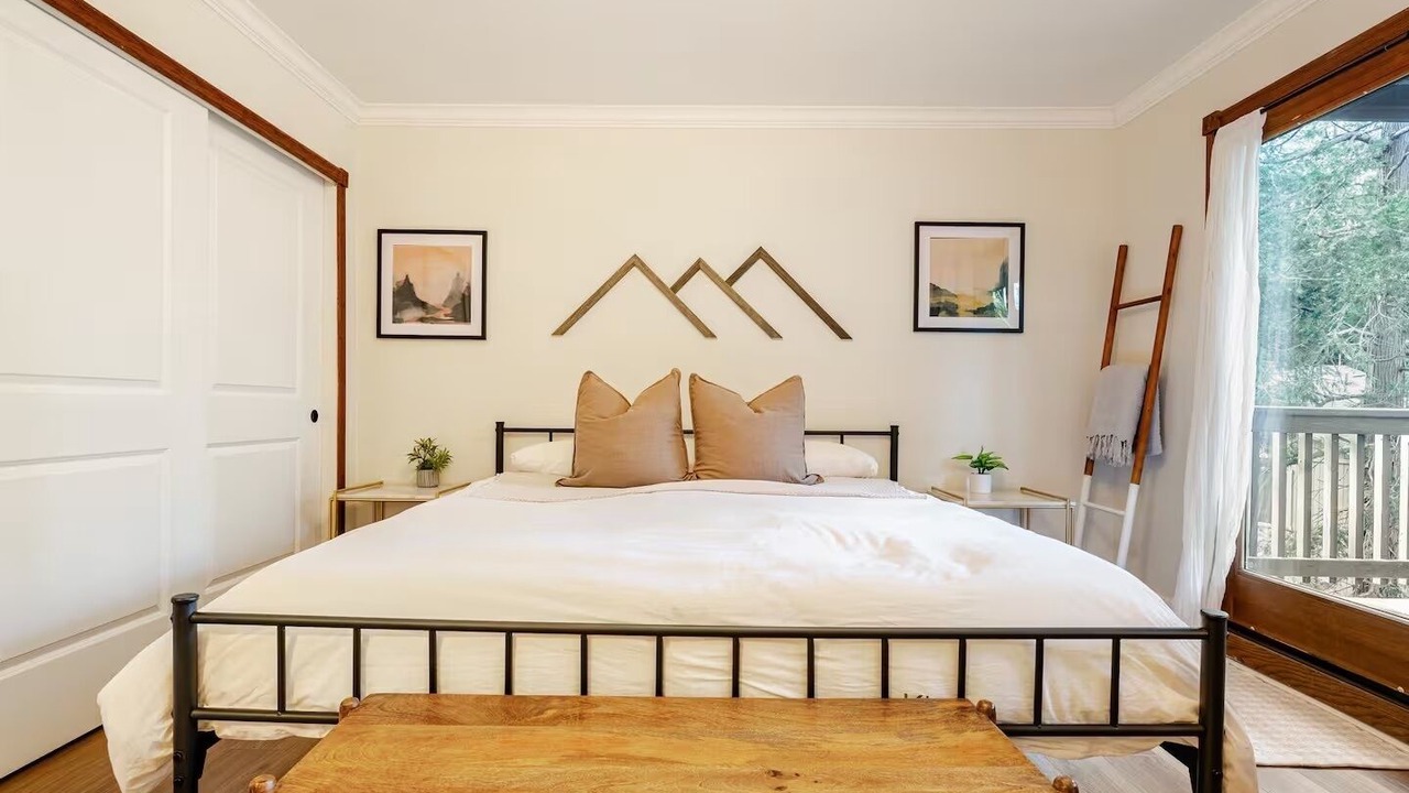 Photo of Bedroom in Crestline