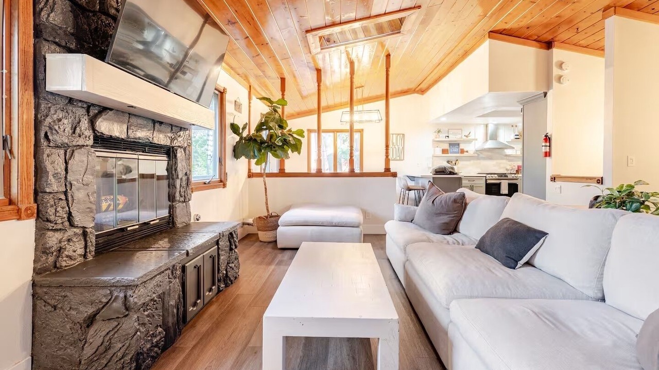 Photo of Livingroom in Crestline