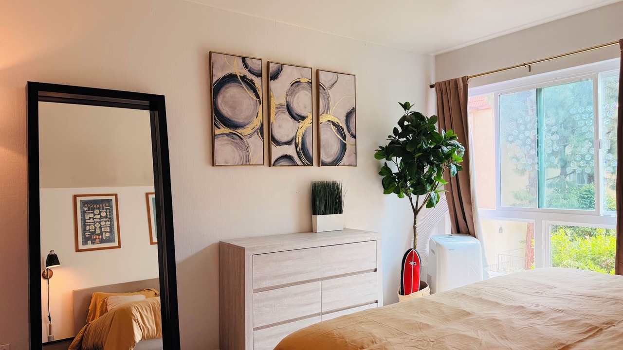 Photo of Bedroom in Fox Hills