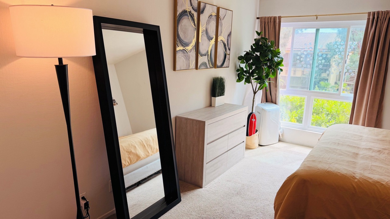 Photo of Bedroom in Fox Hills