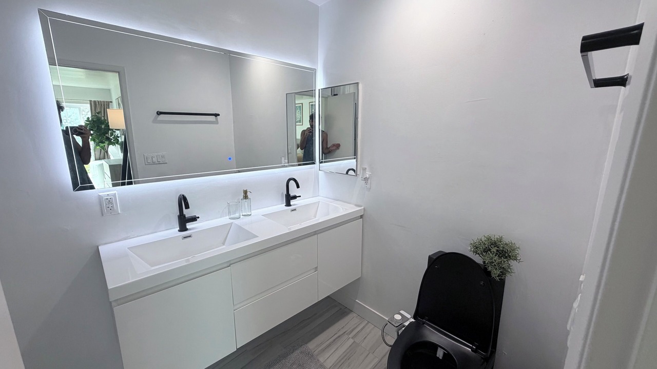 Photo of Bathroom in Fox Hills