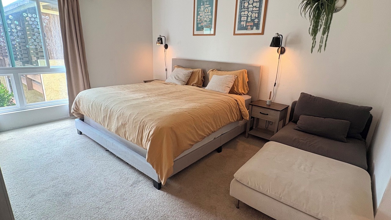 Photo of Bedroom in Fox Hills
