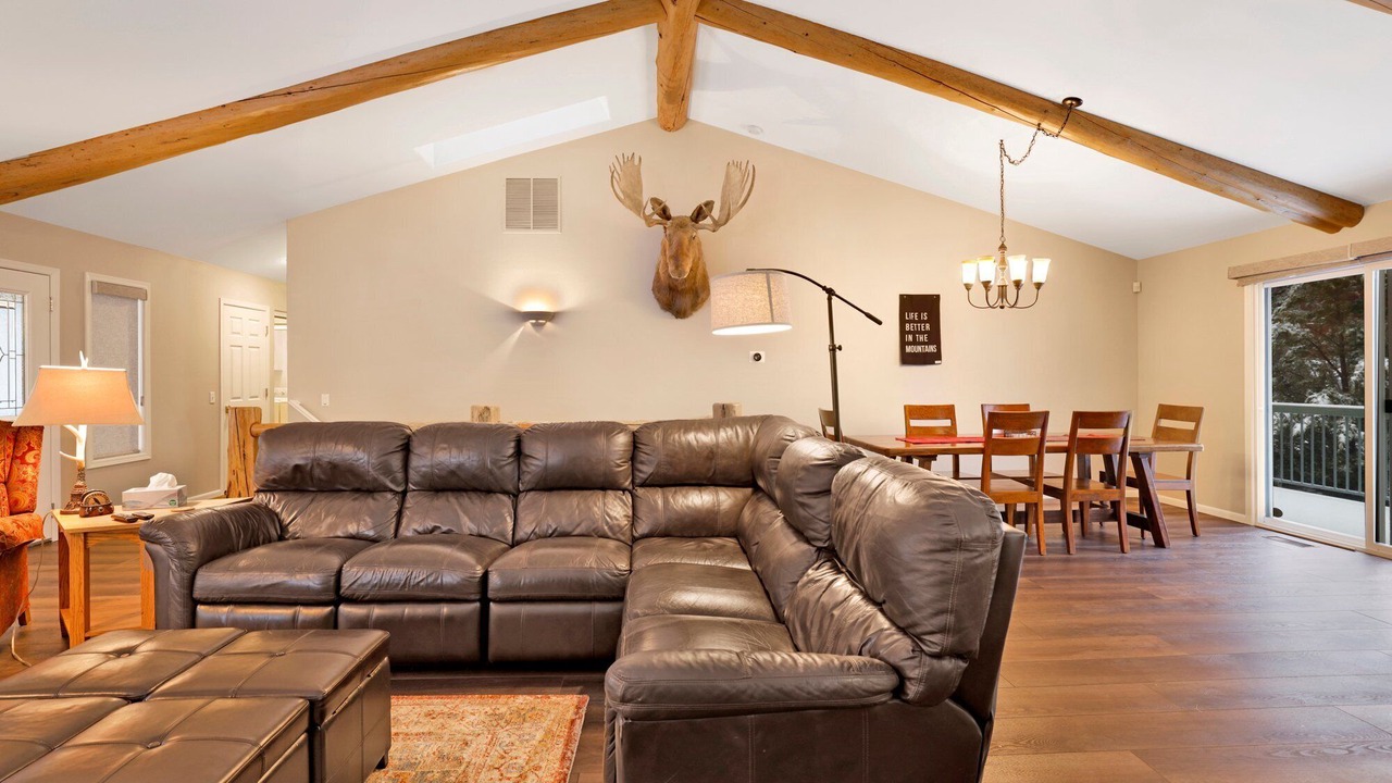 Photo of Livingroom in Castle Glen Estates