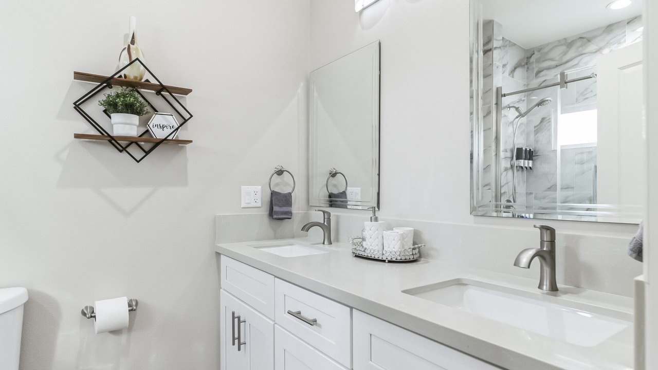 Photo of Bathroom in Midway City