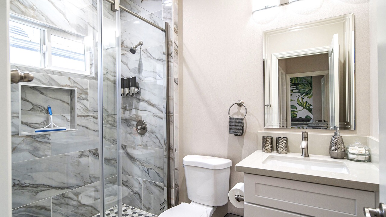 Photo of Bathroom in Midway City