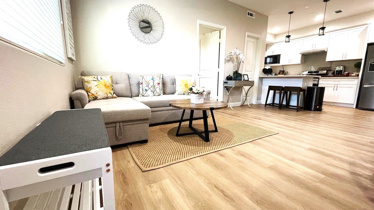 Photo of Livingroom in Midway City