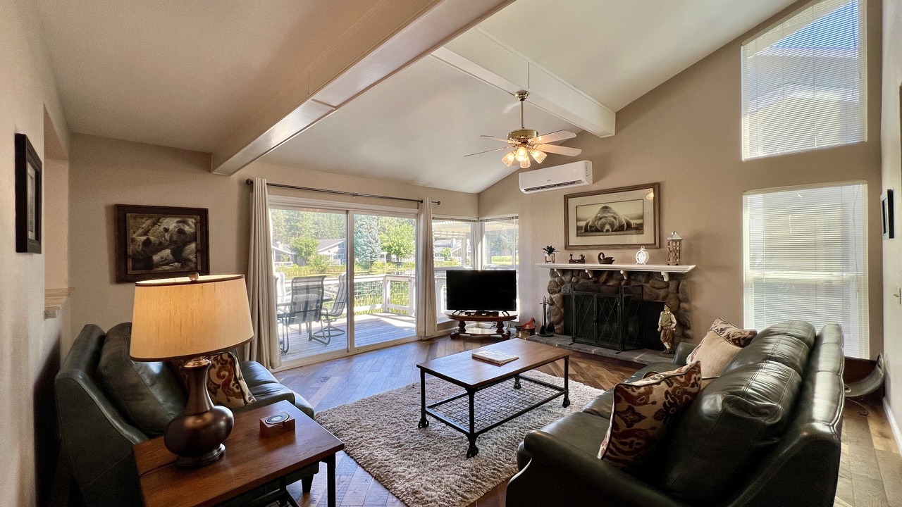 Photo of Livingroom in Plumas Eureka Estates