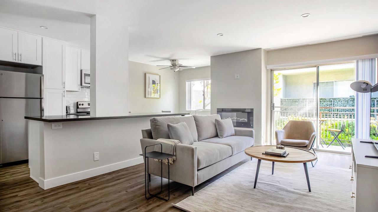 Photo of Livingroom in Encino