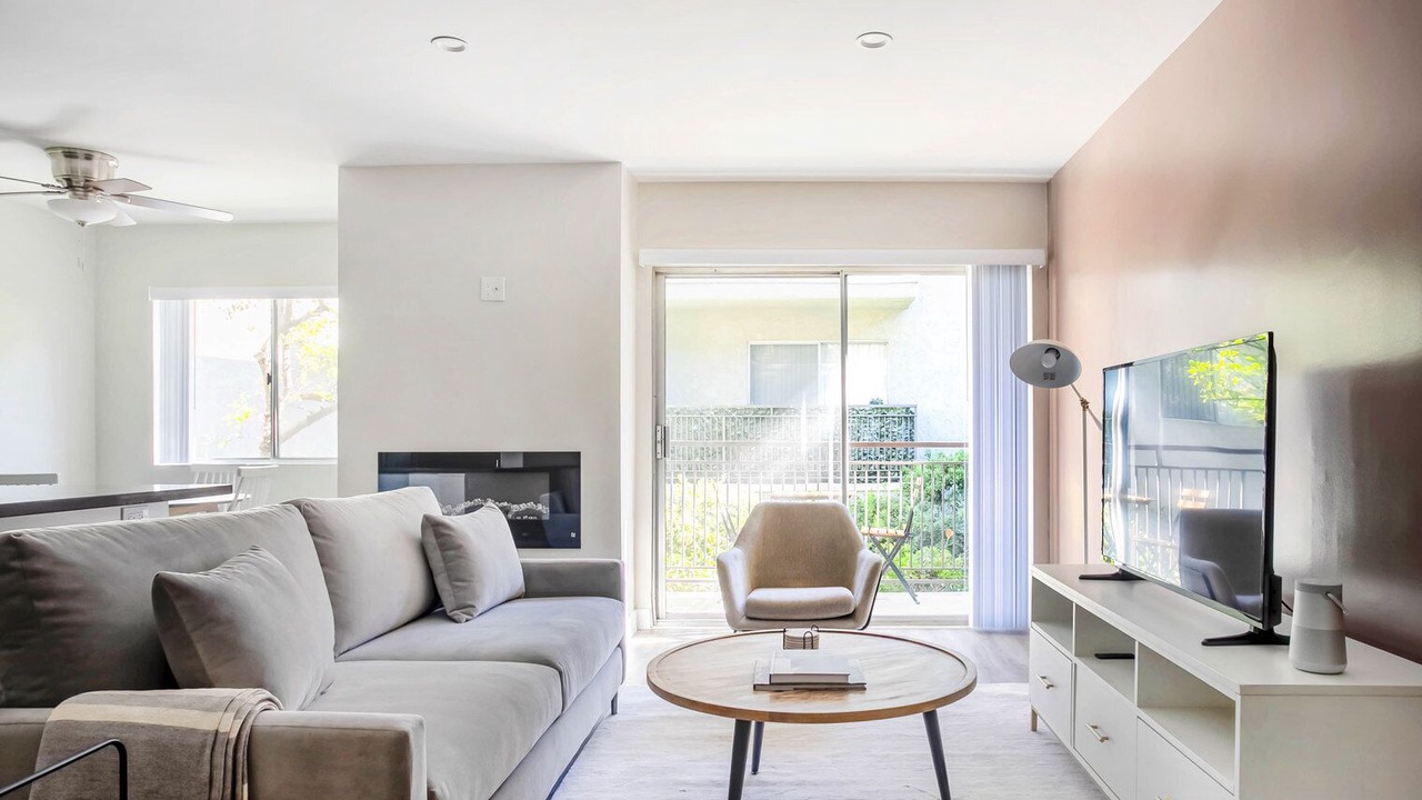 Photo of Livingroom in Encino