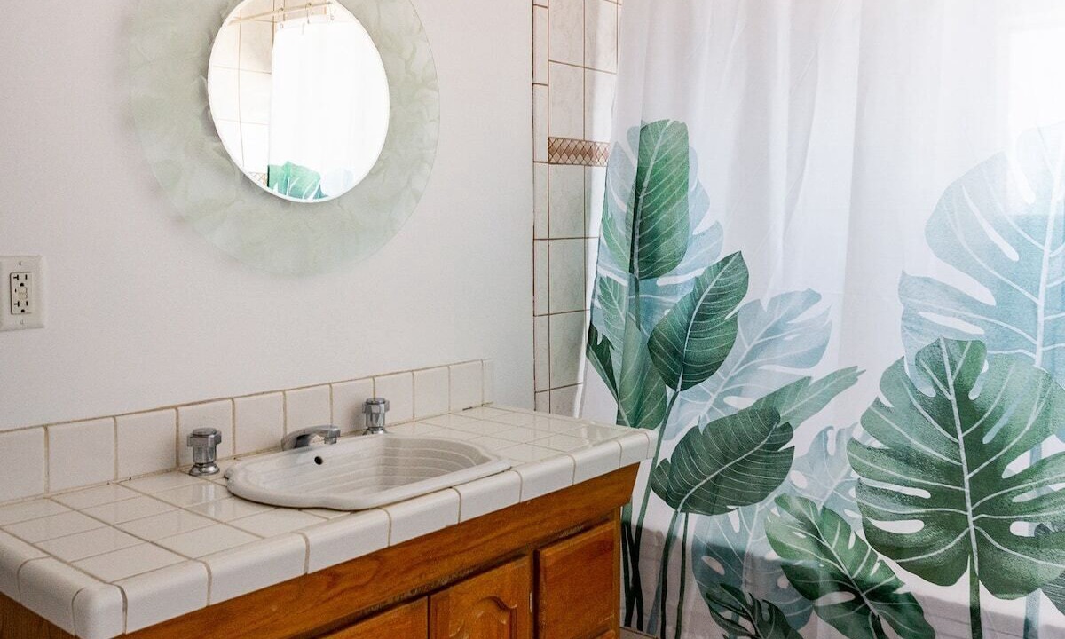 Photo of Bathroom in Miracle Mile