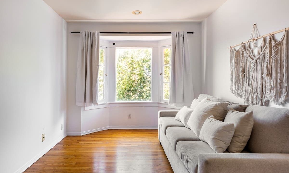 Photo of Livingroom in Miracle Mile