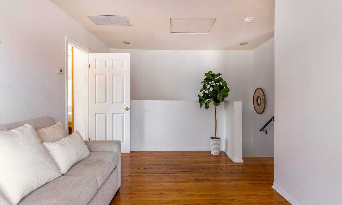 Photo of Livingroom in Miracle Mile