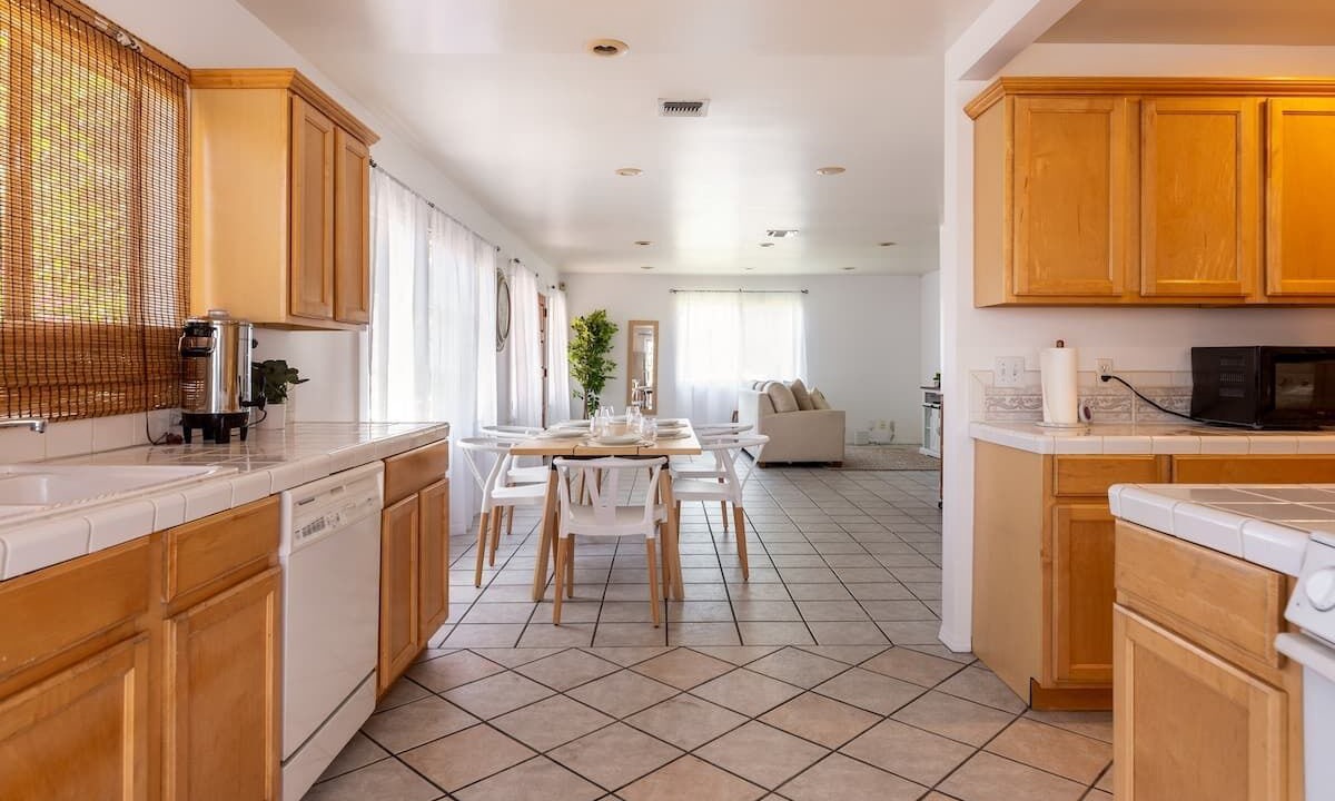 Photo of Kitchen in Miracle Mile