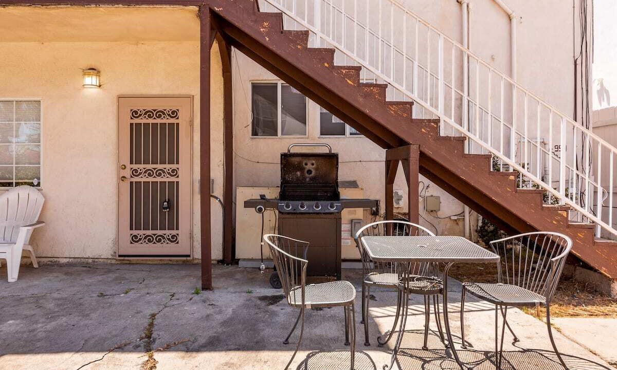 Photo of Outdoor in Miracle Mile