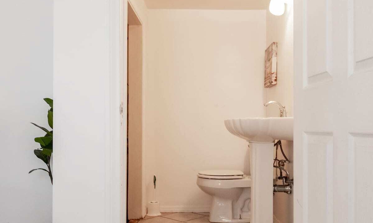 Photo of Bathroom in Miracle Mile