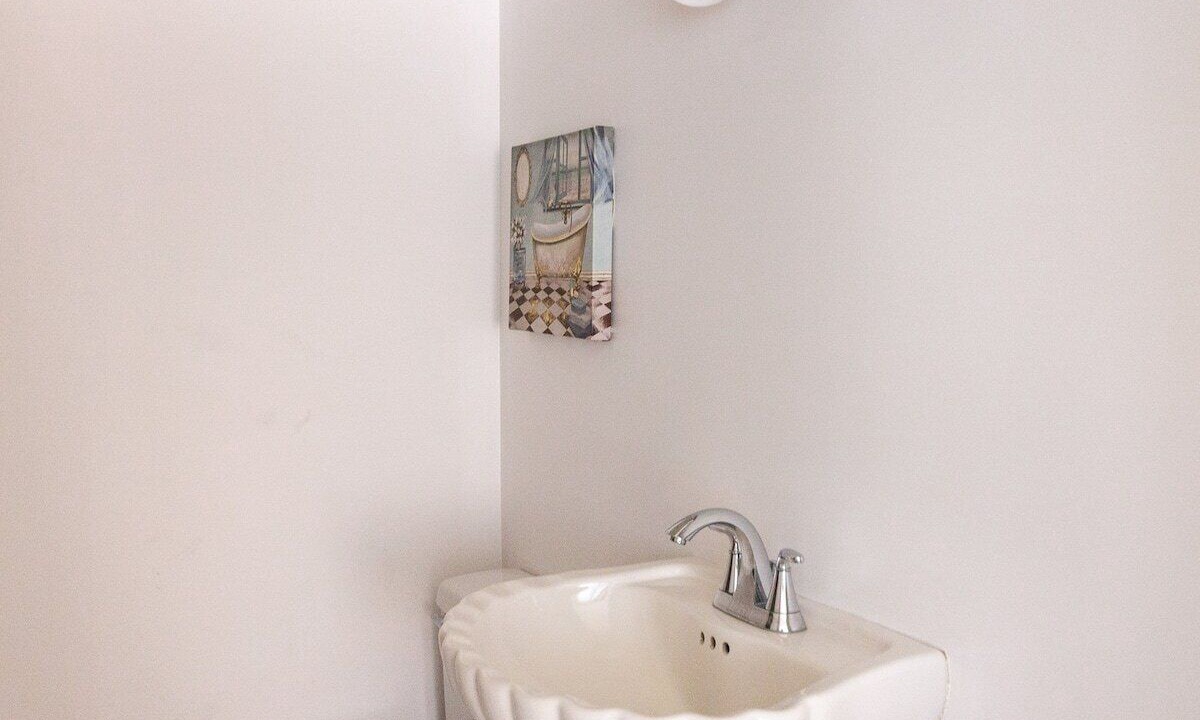 Photo of Bathroom in Miracle Mile