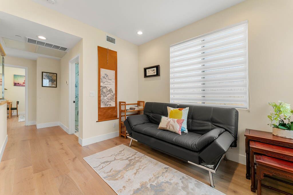 Photo of Livingroom in Old Mountain View