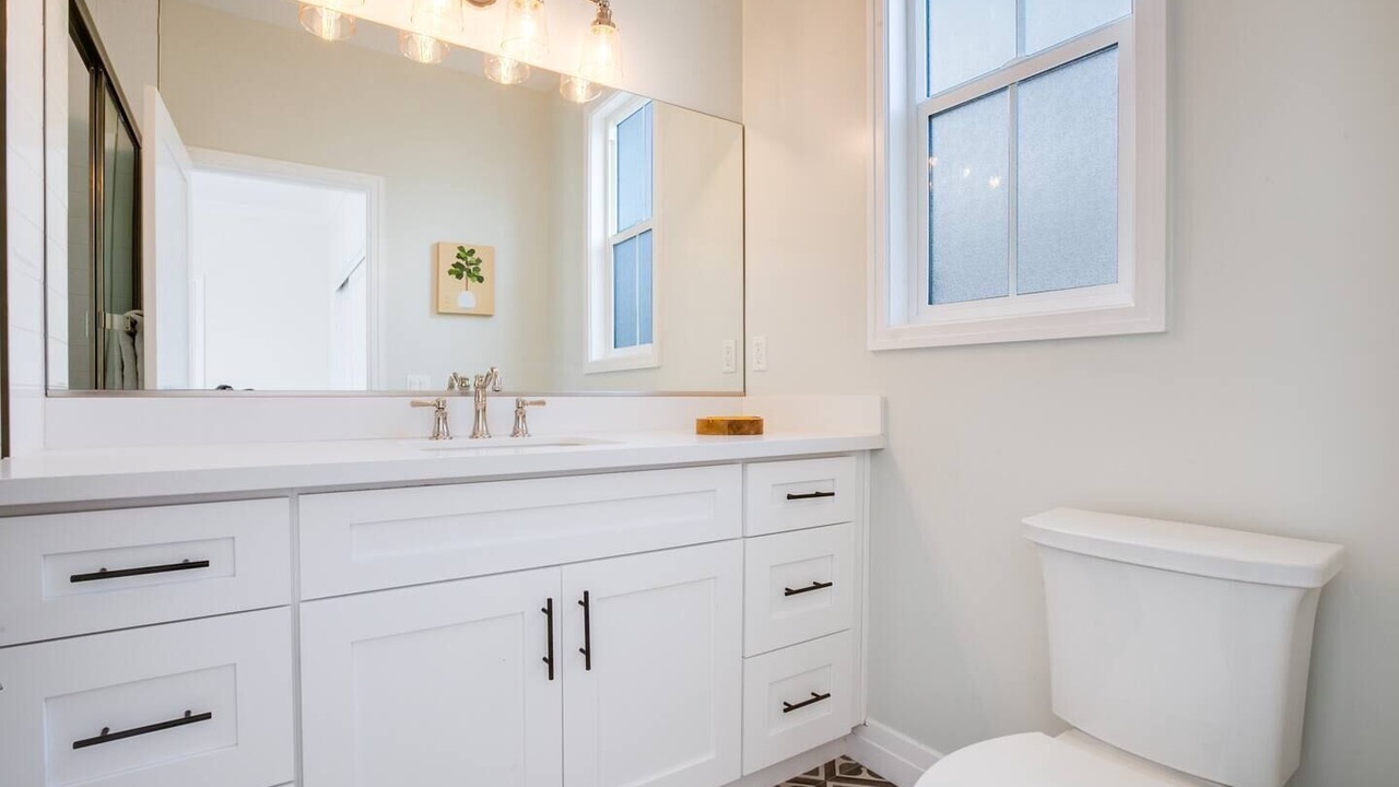 Photo of Bathroom in Lamanda Park